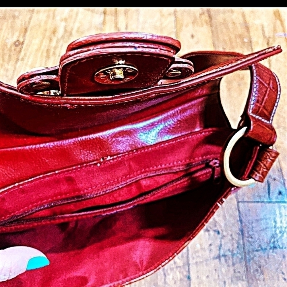 𝅺Franco Sarto Moc Croc Embossed Red Leather Women's Shoulder Bag EUC - Picture 4 of 8